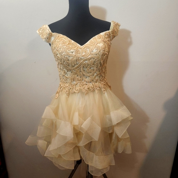 Lenovia Dresses & Skirts - Lenovia Embroidered Off-Shoulder Dress